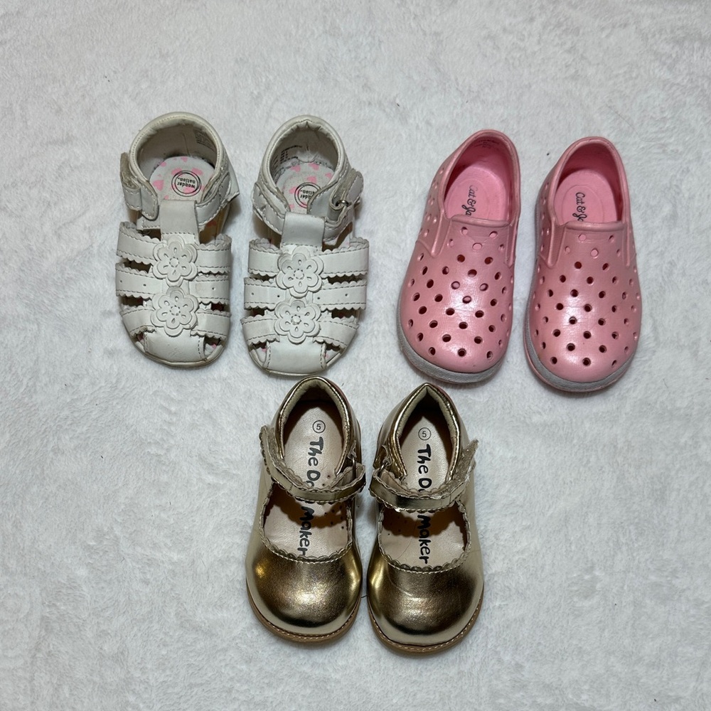 EUC lot of girls size 5 shoes, gold Mary Jane’s, fisherman sandal water shoe - Picture 1 of 6